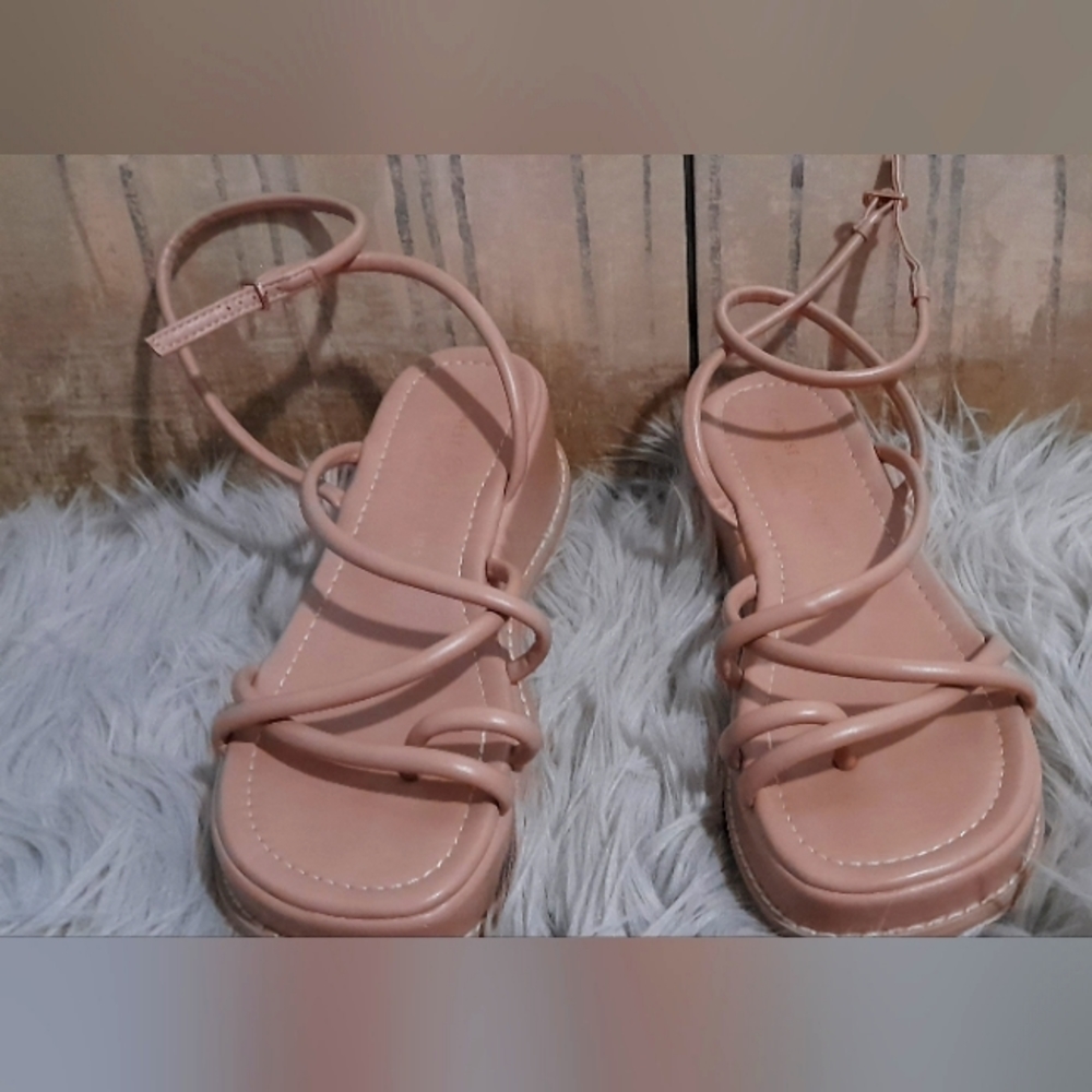 Chinese Laundry sandals